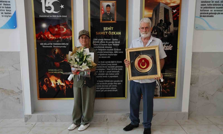 Ayrıntılar Netleşti: Şehit anne ve babası Türk bayrağıyla okulda - Son Dakika Bilgileri