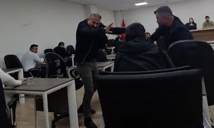 Ayrıntılar Netleşti: Şırnak Silopi'de belediye meclisinde ek bütçe tartışması kavgaya dönüştü | İşte Tüm Ayrın