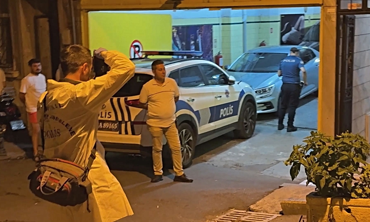 Ayrıntılar Netleşti: Şişli'de evinde başından vurulan 33 yaşındaki kişi hastaneye kaldırıldı