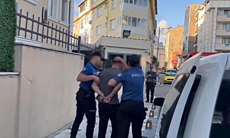 Ayrıntılar Netleşti: Şişli'de kadına ve Atatürk'e hakaret eden Serkan S. evinde yakalanıp yakalanarak gözaltın