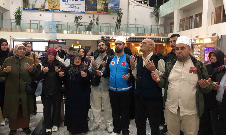 Ayrıntılar Netleşti: Sivas'ta özel gereksinimli İmamoğlu, hayırseverlerin desteğiyle umreye uğurlandı