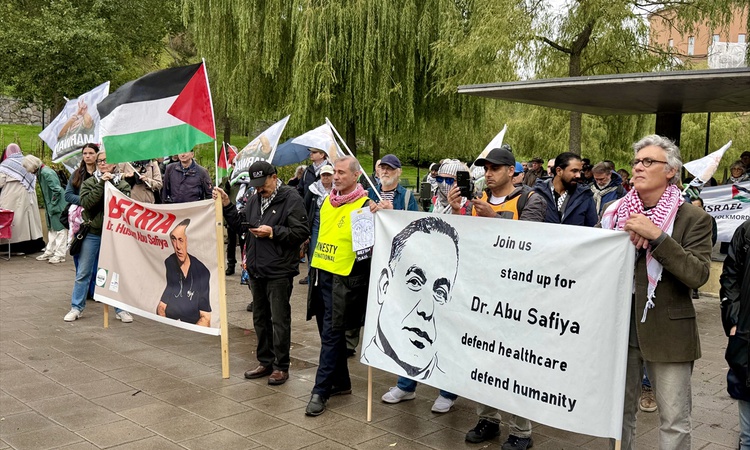 Ayrıntılar Netleşti: Stockholm'de yüzlerce gösterici İsrail'in Gazze saldırılarını protesto etti
