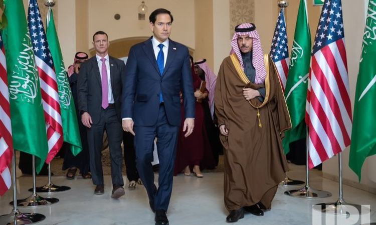 Ayrıntılar Netleşti: Suudi Dışişleri Bakanı bin Ferhan, Rubio ile görüşmek üzere Washington'a gitti ve Merak E