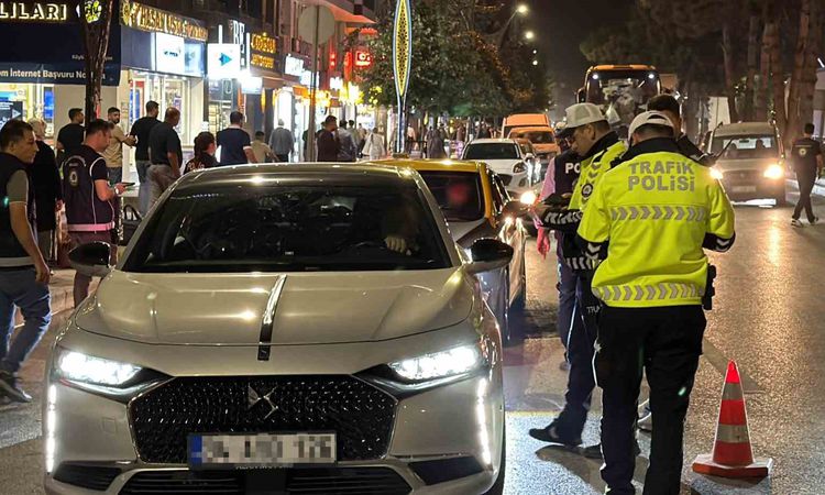 Ayrıntılar Netleşti: Tatvan’da 11 noktada 150 personelin katılımıyla geniş kapsamlı asayiş uygulaması yapıldı