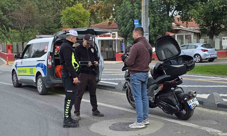 Ayrıntılar Netleşti: Tekirdağ Hayrabolu'da motosikletlilere ruhsat, ehliyet ve kask denetimi yapıldı: Gelişmel