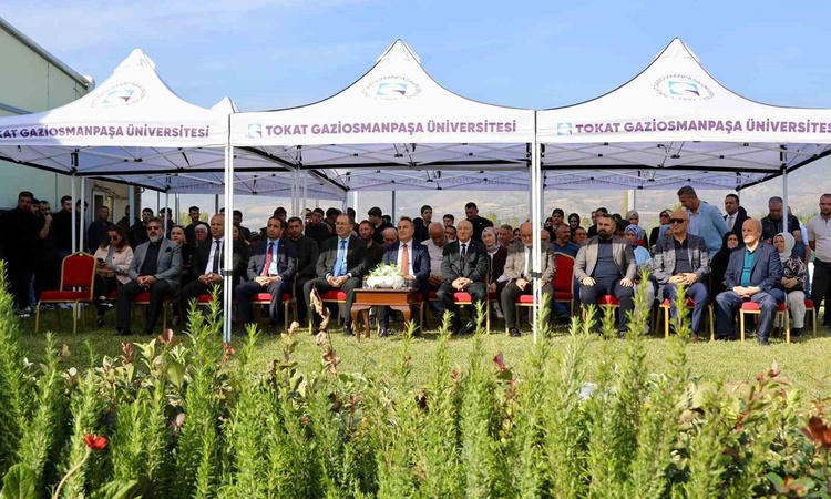 Ayrıntılar Netleşti: TOGÜ'nün projesiyle Tokat'ta 13 üreticiye 3 bin 900 süs bitkisi fidanı dağıtıldı: Gelişme