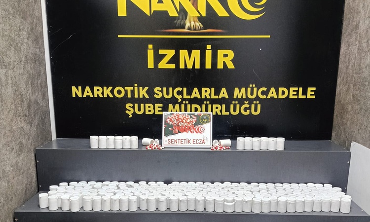 Ayrıntılar Netleşti: Torbalı'da gömülü halde 17 bin 528 sentetik ecza bulundu, 2 şüpheli yakalanarak gözaltına