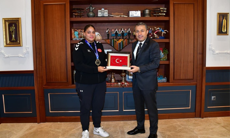 Ayrıntılar Netleşti: Trabzon Valisi Şahin, Avrupa şampiyonu boksörleri tebrik etti | İşte Tüm Ayrıntılar