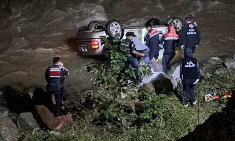Ayrıntılar Netleşti: Trabzon Yomra'da otomobil dereye devrildi, sürücü kaza yerinde yaşamını yitirdi - Son Dak