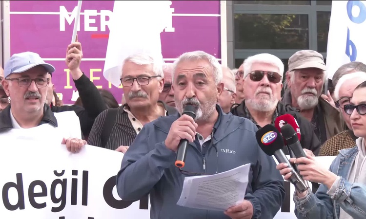 Ayrıntılar Netleşti: Tüm Emekliler Sendikası AYM önünde yaşamına son veren emekli polis için istifa istedi ve
