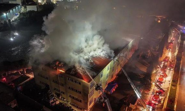 Ayrıntılar Netleşti: Tuzla yangın SON DAKİKA! Tuzla ayakkabı fabrikasında neden yangın çıktı? - Son Dakika Bil