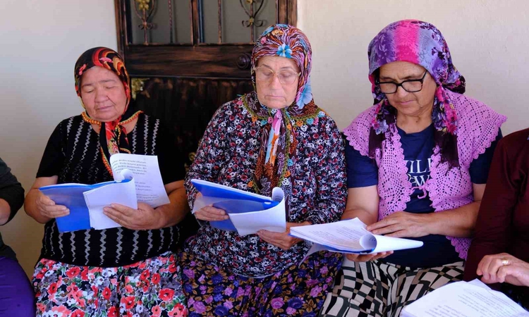 Ayrıntılar Netleşti: Ümmiye Koçak yeni oyununda uyuşturucu ve alkol bağımlılığını sahneye taşıyor | İşte Tüm A