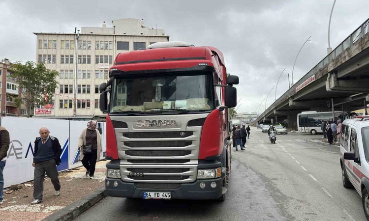 Ayrıntılar Netleşti: Uşak'ta yeşil ışıkta hareket eden tır, 74 yaşındaki yayaya çarptı; yaya öldü. | İşte Tüm