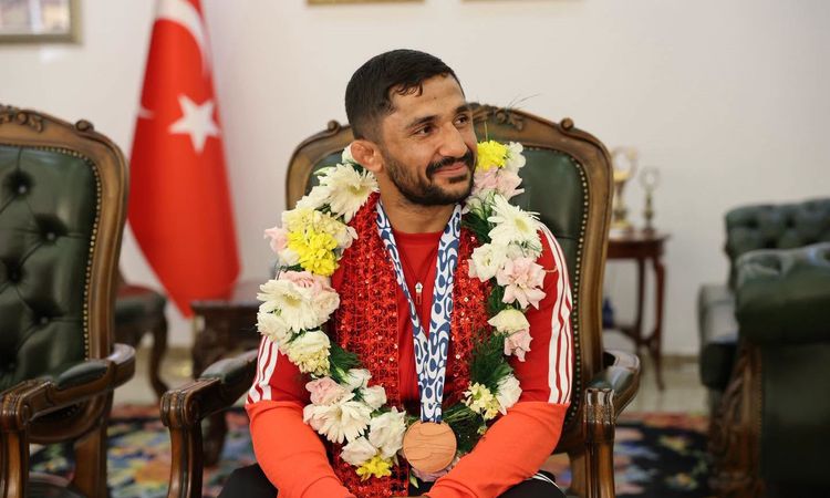 Ayrıntılar Netleşti: Vali Taşolar, Bronz Madalyalı Judocu Salih Yıldız'ı Kabul Etti ve Dünya Şampiyonası için