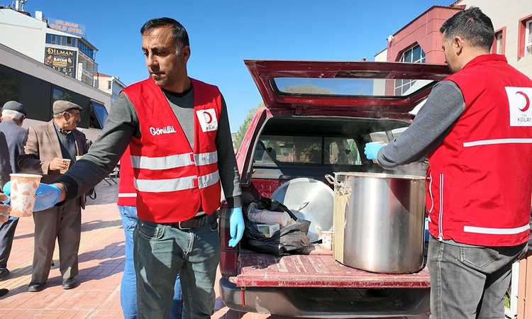 Ayrıntılar Netleşti: Van Erciş'te depremde ölen 644 kişi 15'inci yıl dönümünde mezarları başında anıldı: Geliş