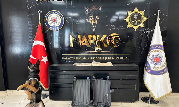 Ayrıntılar Netleşti: Van Ferit Melen Havalimanı'nda şüpheli, 2 kilo 100 gram uyuşturucuyla hakkında tutuklama