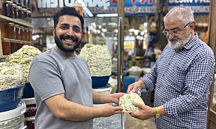 Ayrıntılar Netleşti: Van'da otlu küp peyniri tezgahlarda yerini almaya resmen start aldı, 700-800 TL arasında