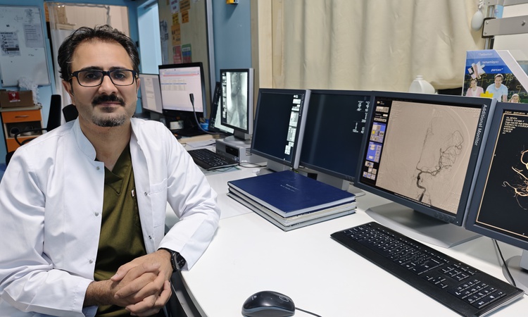 Ayrıntılar Netleşti: Van YYÜ'de beyin AVM'si kapalı yöntemle tedavi edildi, hasta 24 saatte taburcu oldu - Son