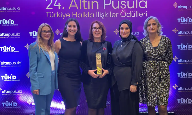 Ayrıntılar Netleşti: YÖK'ün Bilim Kafe projesi Altın Pusula'da Kamu Kuruluşları kategorisinde birinci oldu - S