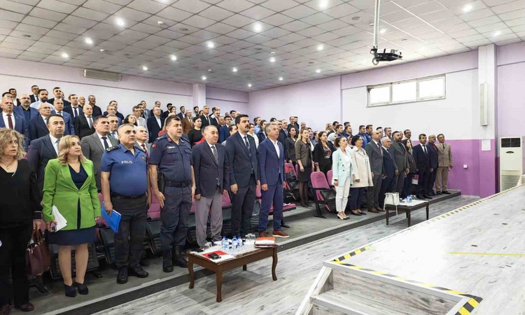 Ayrıntılar Netleşti: Yunusemre Kaymakamı Cantürk başkanlığında okul güvenliği toplantısı yapıldı