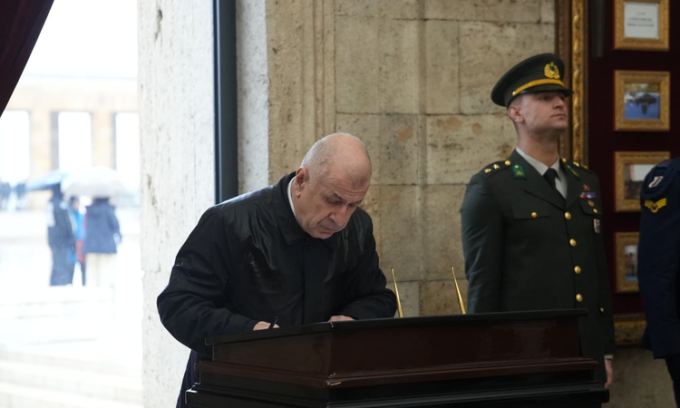 Ayrıntılar Netleşti: Zafer Partisi Genel Başkanı Özdağ, Gençlik Kollarıyla Anıtkabir'i ziyaret etti
