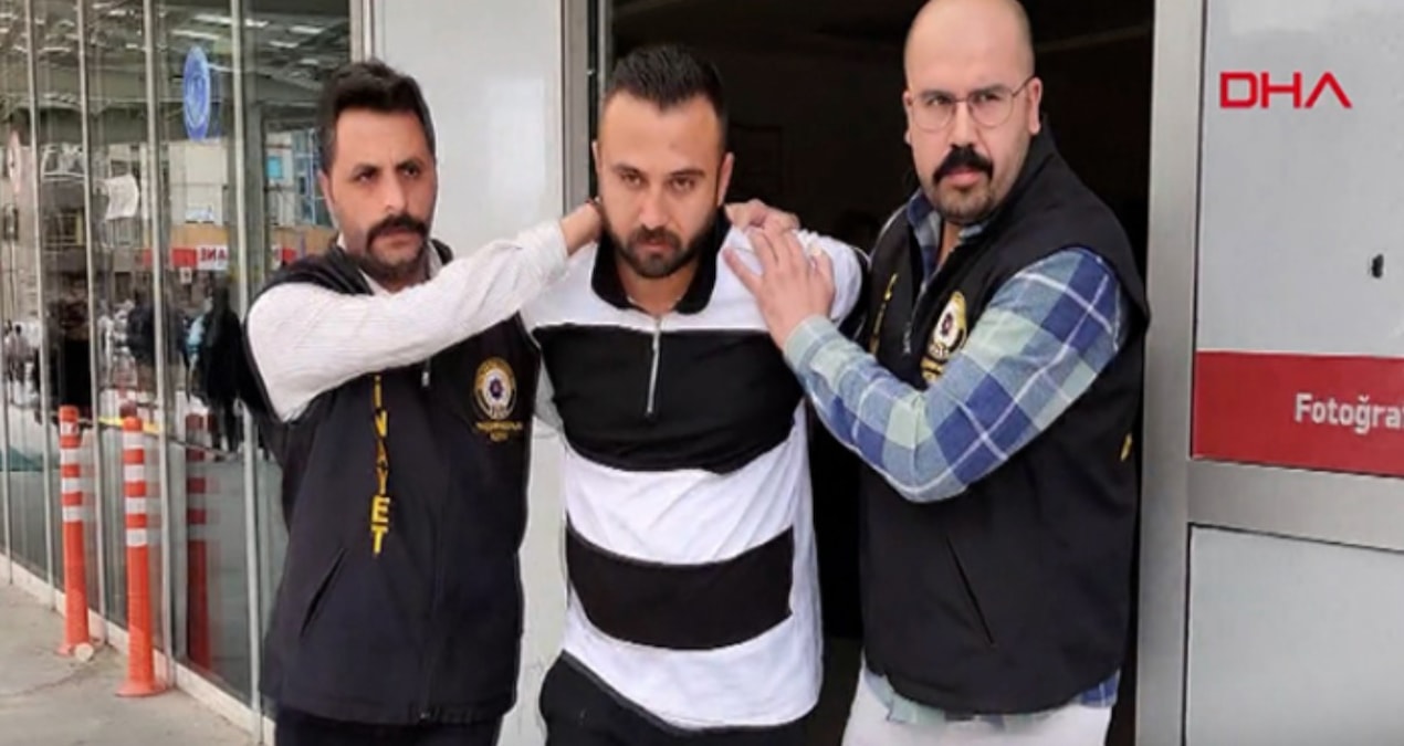 Gündemden Son Bilgiler: Babasını boğdu, cesediyle aynı evde kaldı - Haberleri