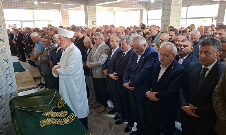 Bafra Belediye Başkanı Kılıç'ın annesi protokolün katıldığı cenazede toprağa verildi | İşte Tüm Ayrıntılar
