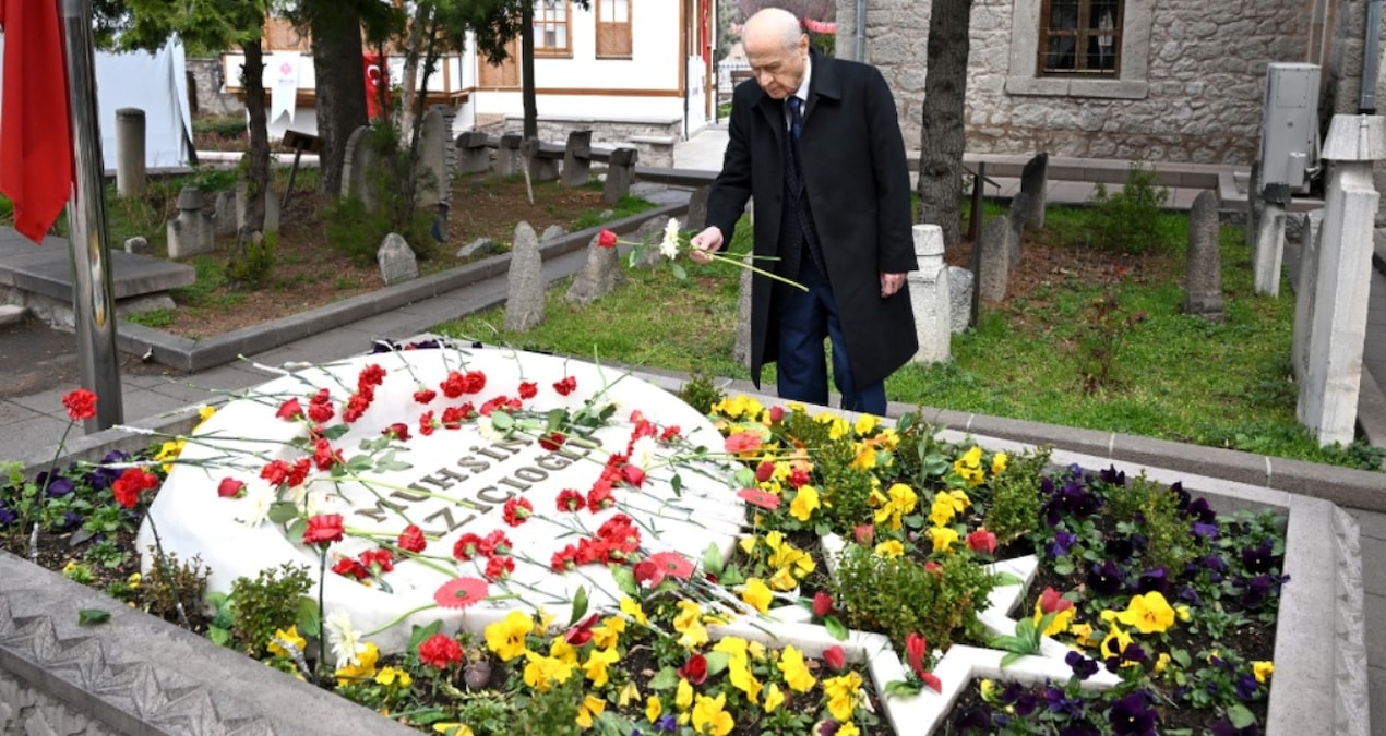 Ayrıntılar Netleşti: Bahçeli, Muhsin Yazıcıoğlu'nun kabrini ziyaret etti - Son Dakika ve Merak Edilenler