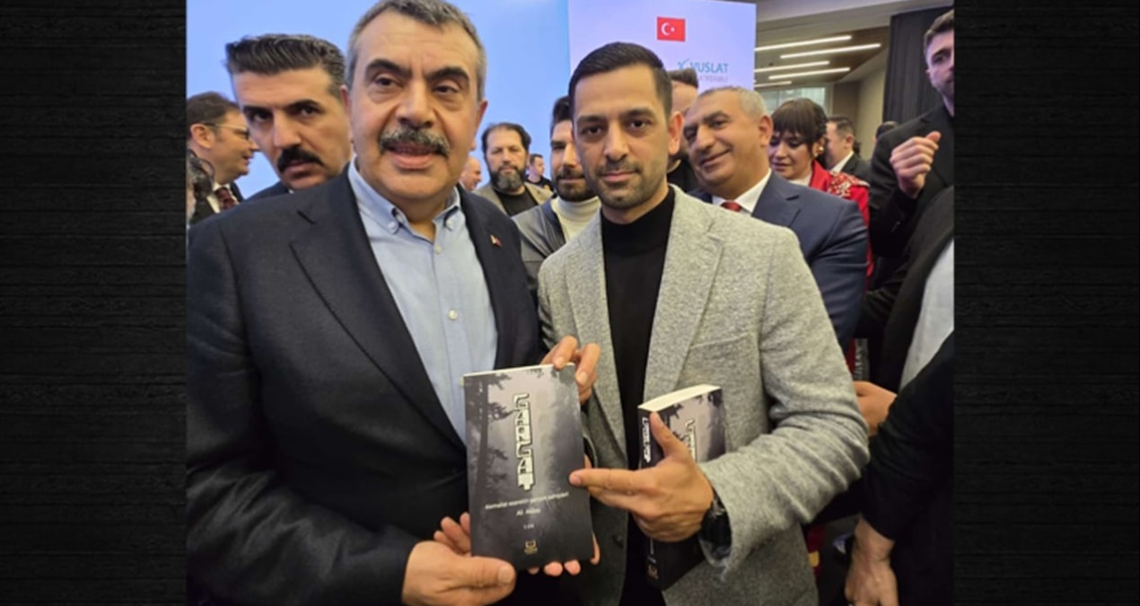 Gündemden Son Bilgiler: Bakan Bey Cumhuriyet düşmanının kitabını tanıttı - Son Dakika - Son Dakika Bilgileri