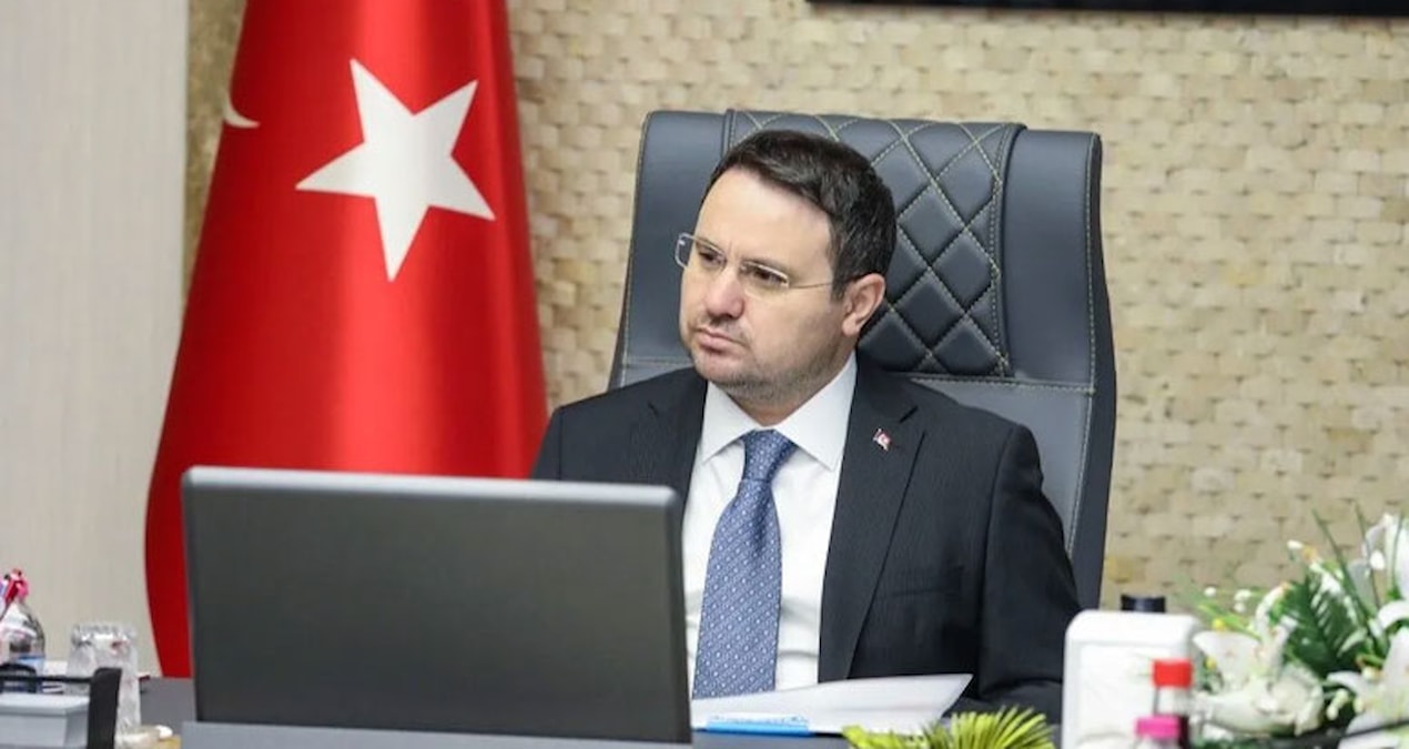 Bakan Gürlek tüm detaylarıyla paylaştı: Sosyal medyaya girmek için kimlik ve cep telefonu doğrulaması geliyor
