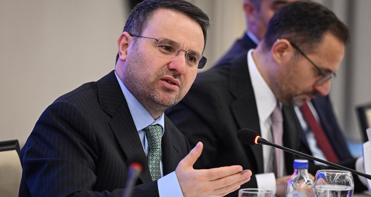 Gündemden Son Bilgiler: Bakan Gürlek kamuoyuna ilan etti: Eski golcü hakkında kırmızı bülten çıkarıldı - Son D