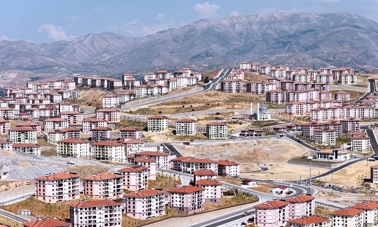 Bakan Kurum, 81 ilde yaklaşık 7 milyon vatandaşın sosyal konutlara kavuştuğunu bildirdi - Son Dakika - Son Dak
