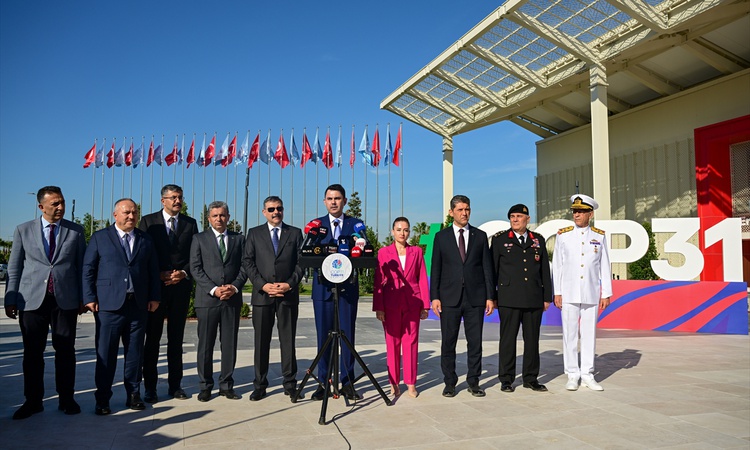 Bakan Kurum, Antalya'da COP31 alanında incelemelerde bulundu: