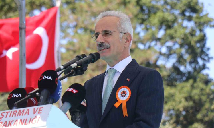 Son Gelişme: Bakan Uraloğlu: "Ayasofya ile yaşıt 1500 yıllık Sangarios Köprüsü’nü şehrimizin simgesi olarak ye