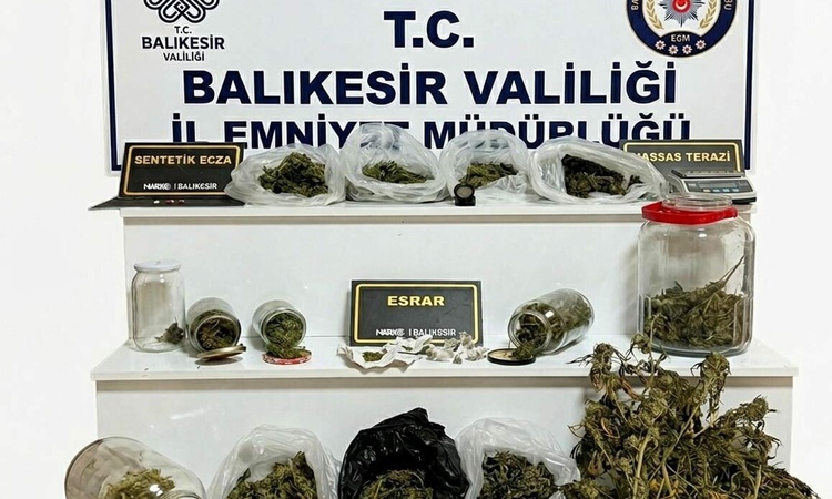 Balıkesir'de 2 ayrı uyuşturucu operasyonunda 2 şüpheli yakalanarak gözaltına sevk edildi: Gelişmeler Takip Edi