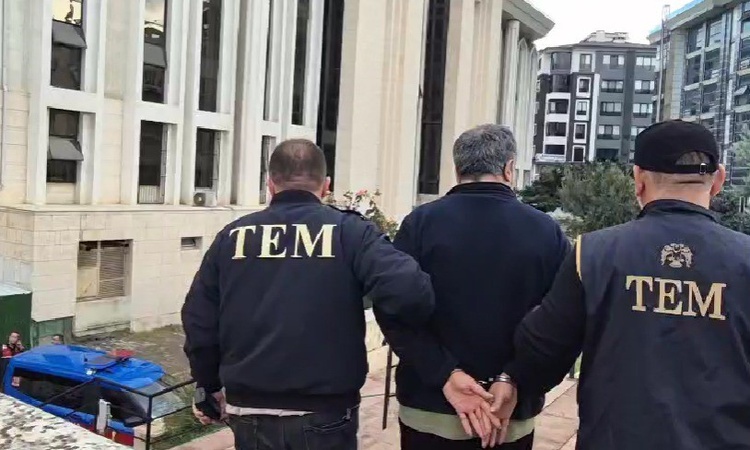 Balıkesir Edremit'te sosyal medya paylaşımı nedeniyle resim öğretmeni hakkında tutuklama kararı verildi - Son