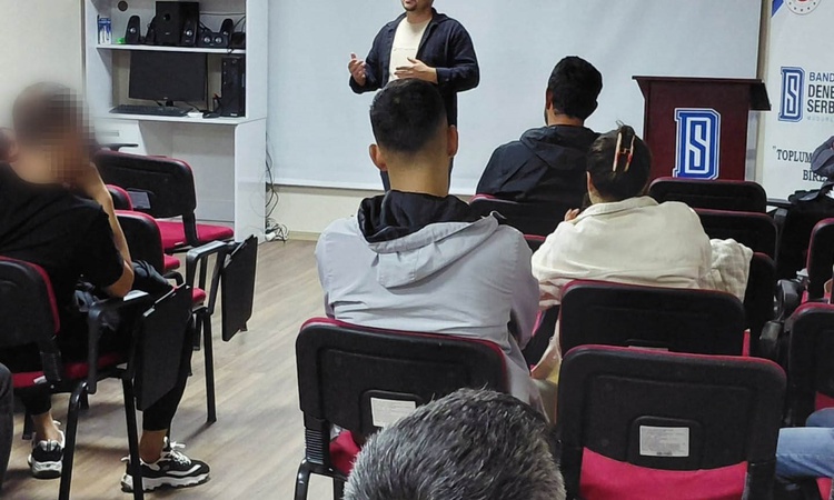 Bandırma'da yükümlülere İŞKUR işbirliğiyle istihdam semineri düzenlendi - Son Dakika Bilgileri