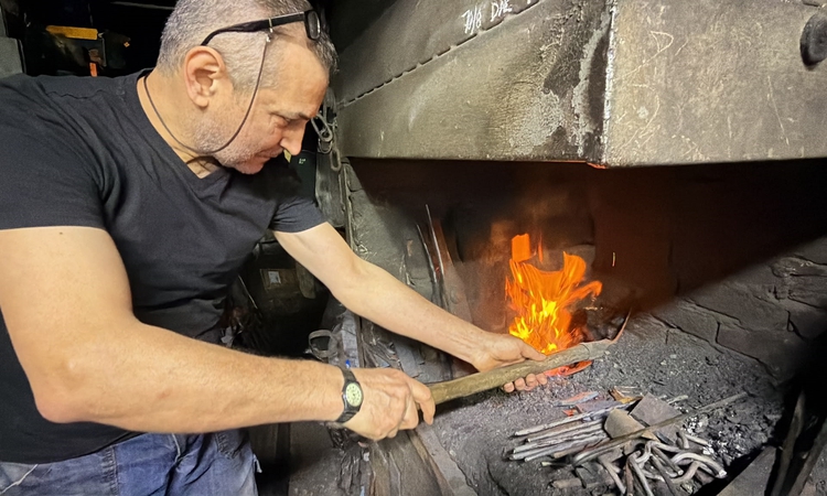 Bartın'da 4'üncü kuşak demirci Halil Ak, 100 yıllık mesleği tek başına sürdürüyor - Son Dakika Bilgileri