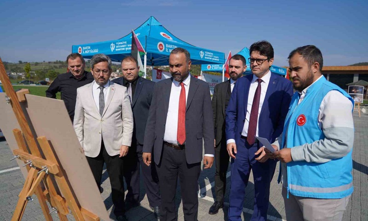 BARÜ'de Gazze için fotoğraf sergisi açıldı, çadırlarda farkındalık çalışması yapıldı ve Merak Edilenler