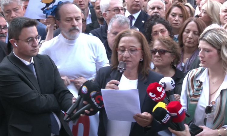 Basın örgütleri Ankara'da sansüre karşı yürüdü, polisle kısa süreli arbede çıktı