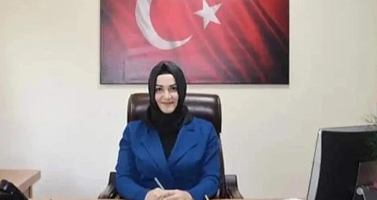 Başkanlığa gelir gelmez Atatürk portresini indirdi - Son Dakika Haberleri - Son Dakika Bilgileri