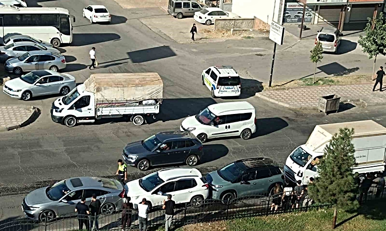 Batman’da 4 araçlı zincirleme kaza - Son Dakika Bilgileri