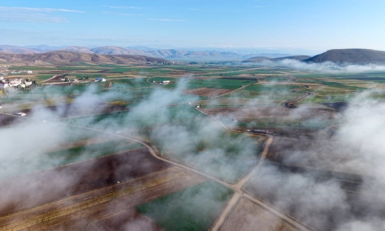 Bayburt Demirözü'nde etkili sis ilçe merkezini ve geniş alanları kapladı ve Merak Edilenler