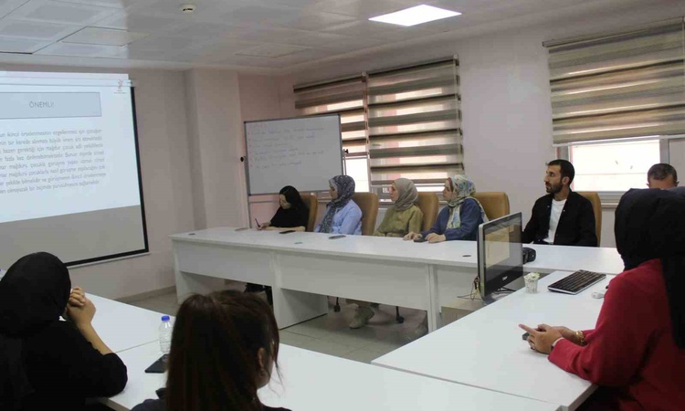 Bayburt Sosyal Hizmet Merkezi Müdürlüğü aylık toplantıda vaka tahlili gerçekleştirdi: Gelişmeler Takip Ediliyo