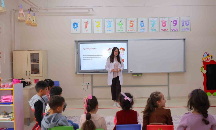Bayburt'ta öğrencilere sağlık eğitimi verildi, 'Sağlık Elçileri' belgeleri dağıtıldı ve Merak Edilenler