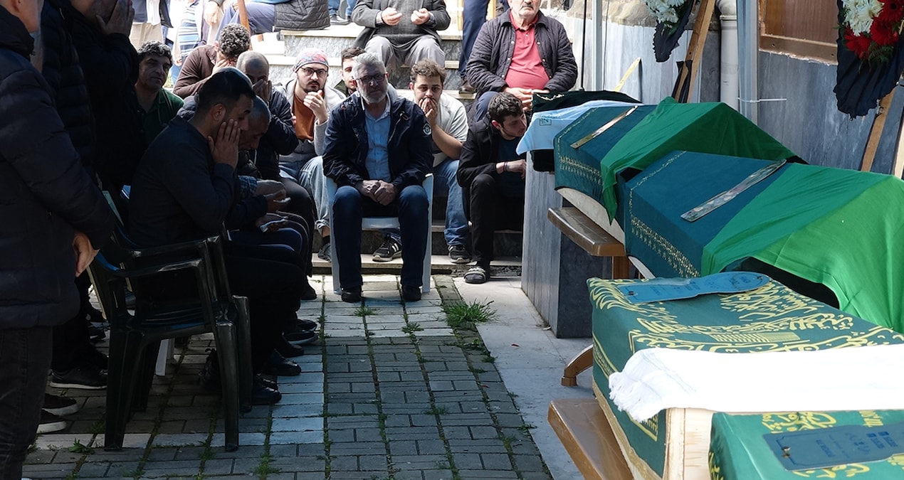 Kritik Açıklama: Bayram öncesi kahreden görüntü: Beş tabut yan yana - Haberleri ve Merak Edilenler