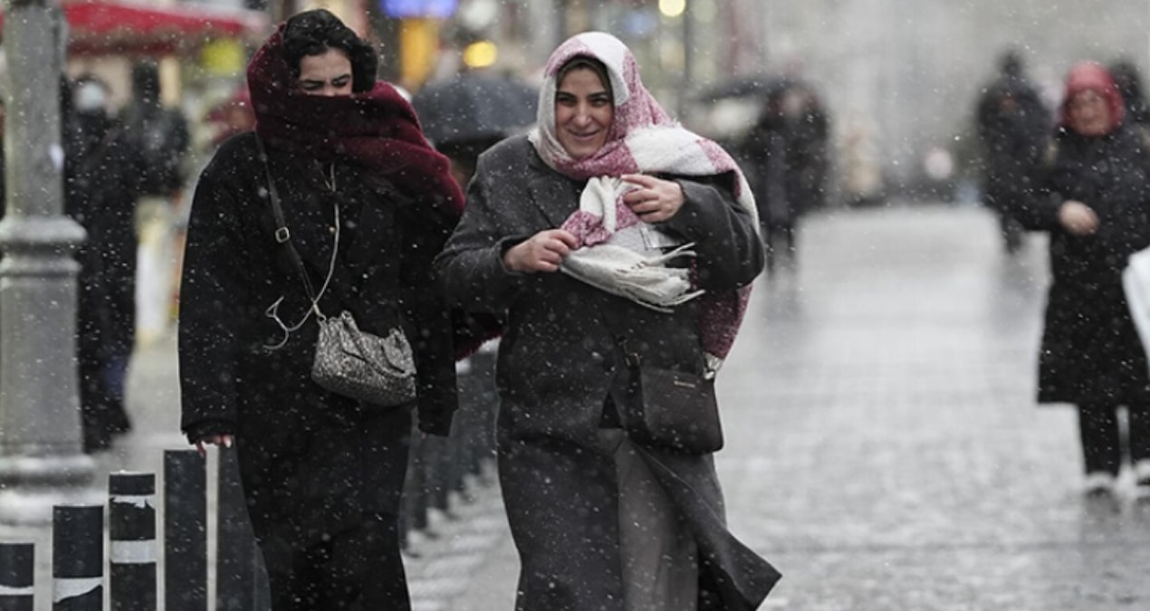 Ayrıntılar Netleşti: Beklenen oldu: İstanbul güne karla uyandı! - En Son Haber | İşte Tüm Ayrıntılar