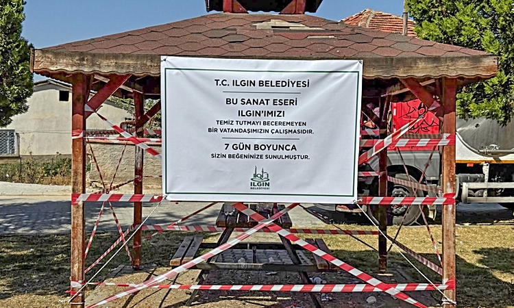 Belediye kirli bırakılan kameriyeyi 7 gün süreyle kullanıma kapattı