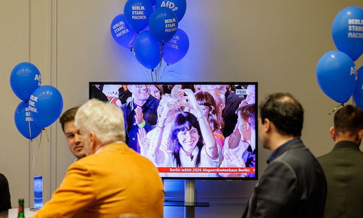 Berlin'de Sol Parti ilk sonuçlara göre %26 ile CDU'yu geride bıraktı