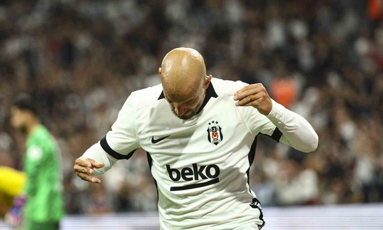 Sıcak Gündem: Beşiktaş, Eyüpspor karşısında ilk yarıyı 1-0 önde kapattı - Son Dakika: Gelişmeler Takip Ediliyo